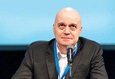 Остро обръщение в социалните мрежи публикува Слави ТрифоновПоводът е стрелбата