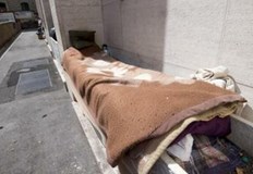 Говорителят на Ватикана Матео Бруни каза че бездомникът е живял