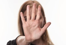 Извършителят се издирваЖена е пребита посред бял ден в парк