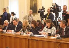 Двете партии търсят допирни точки на среща в парламентаПарламентарните групи на ГЕРБ и