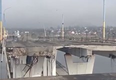 Най близкият друг автомобилен мост през река Днепър се намира на