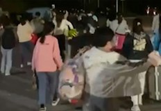 Фирмата е основен подизпълнител на Apple и в нея работят