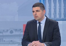 Според Мирчев влизането е ключово защото не само ще паднат лихвите