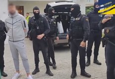 По време на извършените претърсвания са намерени и иззети около