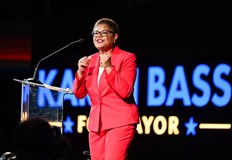 Карън Бас е победила милиардера предприемач в сферата на недвижимите