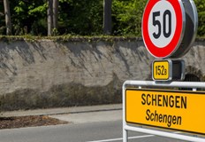 Евродепутатът Чарли Веймерш поясни че исторически погледнато Швеция никога не