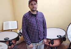 Учебното заведение е закупило наскоро нови музикални инструменти на стойност