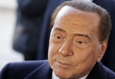 Преди няколко седмици Берлускони отново стана депутат и подкрепя новото правителство