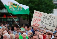 Мъжът изпращал имейли писма и факсове подписани от името на