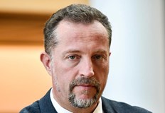 Според евродепутата БСП трудно може да претендира да бъде център