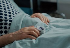 Мъжът е на апаратна вентилацияПолицаят ранен след гонка с мигранти