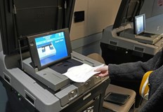 Проблеми с машините за гласуване на изборите в САЩСпоред първите