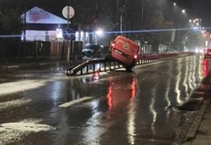 Две коли са се ударили на булевард  Симеоновско шосе Катастрофа е станала на