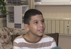 Момчето е с диагноза нанизъм14 годишният Денис Николов от Русе е