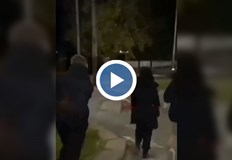 Доволен от постъпката си младежът танцува кючекТийнейджърите у нас стават