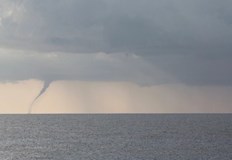 Бурята Ева се насочва към БалканитеТорнадо връхлетя Италия съобщават от