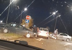 Инцидентът е станал тази вечер към 17 00 часа на кръстовището