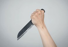 Нападателят замахнал с кухненски нож към гърдите като пробол якето