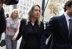 Елизабет Холмс създава компанията когато е едва 19 годишна студентка в