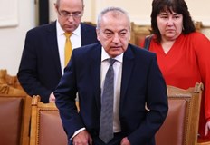 Удобно е да се атакува служебното правителство докато то прави