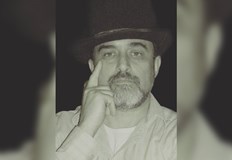 Авторските осветителни тела на Александър Първанов са подредени в изложбената