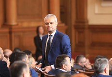 Но ние сме на диаметрално различни мнения по всички важни въпроси