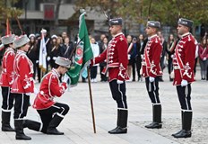 На церемония на градския площад осветиха знамето на русенските гвардейциС публикация