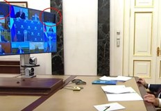 Министрите на среща с Путин седяха на тъмно в живо