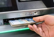 Собственикът на сметката установил че тя е източена и подал