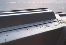 Полицията прегледа видеокамерите в района за да залови извършителитеПолицията в