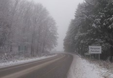 Шофьорите да карат с повишено внимание и съобразена скорост по