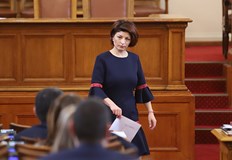 Вносители на проекторешението са Десислава Атанасова и депутати от ГЕРБ СДСПроект