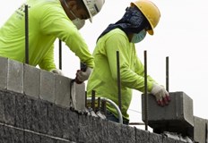 В строителния сектор има и недостиг на работна ръкаПоскъпването на