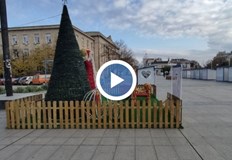 Коледното украсяване в центъра на Русе върви с пълна силаНаред