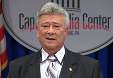 Демократът Тони ДеЛука починал от рак през октомври беше преизбран