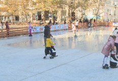 Атракцията гостува на града за пети пътЛедената пързалка в Русе