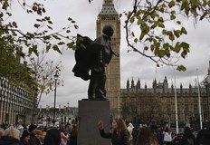 Продължаващ спад в дела на населението си идентифициращо се като