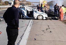 Задържан е водачът на автомобила ударил полицейската колаДвама полицейски служители