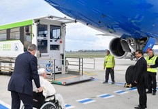 Визитата на главата на Римокатолическата църква е на фона на конфликт