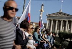 Стачкуваме защото искаме да живеем скандират на митингитеГърция е блокирана