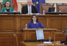 Атанасова призова депутатите от ПП и ДБ да кажат и