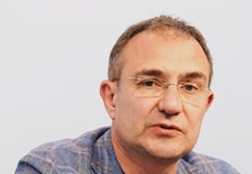 Според него това ще ни прави ястребска страна и страна