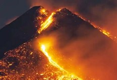 Той изхвърля пепел и камъниЗапочна да изригва най големият активен вулкан