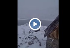 Заваля първият сняг у насОбилен сняг над заслона  Тевно езеро в