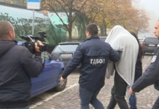 Сред задържаните днес мъже има пилот от гражданската авиация собственик