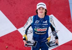 Българският пилот направи фурор във Формула 4Никола Цолов завърши сезона