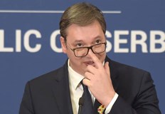 Сбиване и счупени телефони на сбирка на партията на сръбския