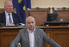 Българите ще гласуват с хартия членовете на избирателните комисии ще