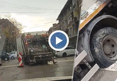 Камион на  Нелсен Чистота  пропадна в разкопките на ВиК  РусеТова е поредния