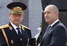 Президентът присъства на тържествената церемония по откриването на бюст паметник на